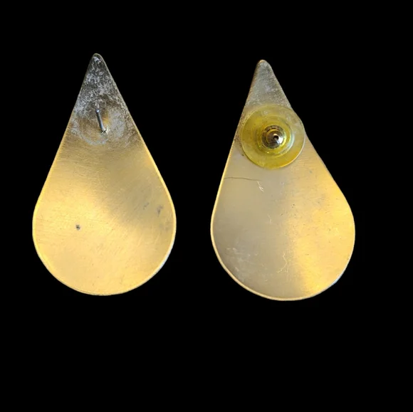 Vintage 90's earrings, gold toned tear drop, etched, pierced, estate sale - Picture 2 of 4